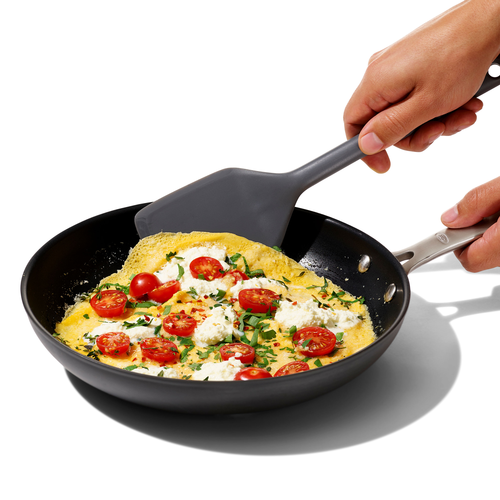 ตะหลิวซิลิโคน รุ่นเฟล็กซิเบิล (รุ่นใหม่) ขนาดใหญ่ I OXO GG SILICONE EVERYDAY FLEXIBLE TURNER - PEPPERCORN