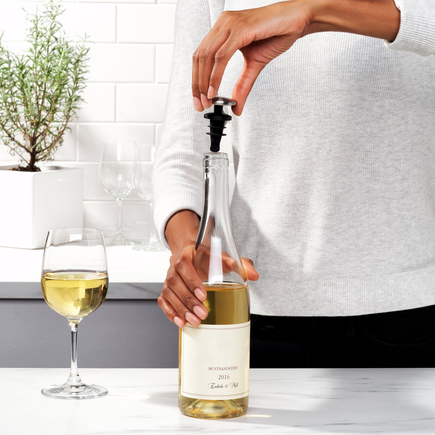 จุกปิดและล็อคอากาศไวน์แบบกดได้ แบบเซ็ต 2 ชิ้น I OXO STL SPILLPROOF WINE STOPPER SET
