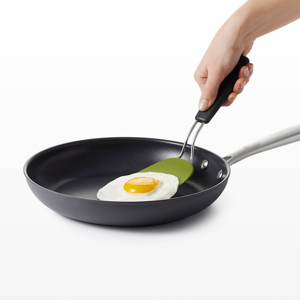 ตะหลิวไนลอน รุ่นเฟลกซิเบิล เทอร์เนอร์ สีเขียว l OXO GG Nylon Flexible Turner Pesto