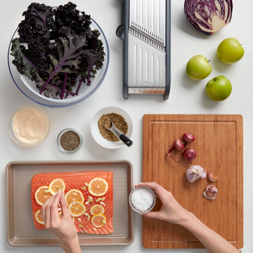 สลัดสปินเนอร์ ขนาดเล็ก ที่สลัดน้ำออกจากผัก | OXO Little Salad & Herb Spinner