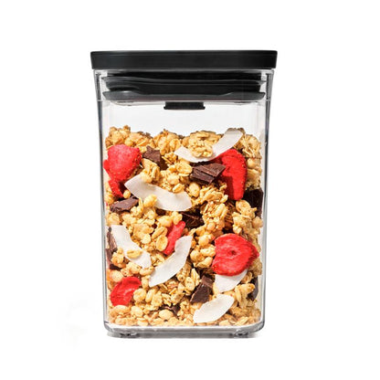 กล่องถนอมอาหาร สี่เหลี่ยมจัตุรัส ขนาดเล็ก 1 ลิตร/ 0.7 kg ฝาดำด้าน I OXO POP CONTAUNER  - SMALL SQUARE SHORT 1 L (0.7 kg)