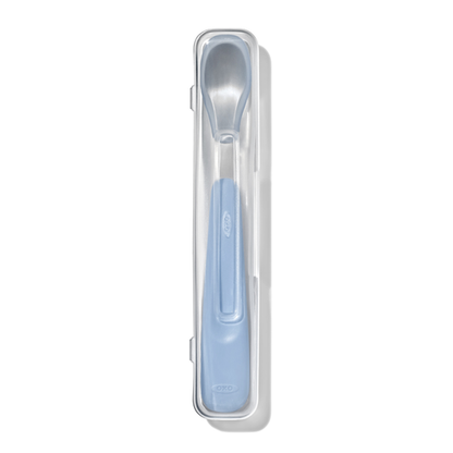 ช้อนป้อนอาหารเด็กแบบพกพา สีฟ้าพาสเทล I OXO TOT ON-THE-GO FEEDING SPOON - DUSK