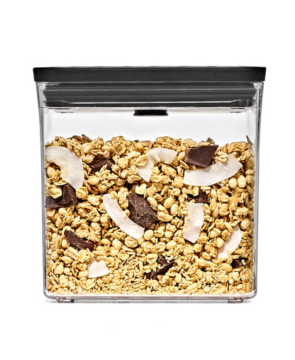 กล่องถนอมอาหาร สี่เหลี่ยมผืนผ้า ขนาดใหญ่ 1.6 ลิตร/1 kg ฝาดำด้าน I OXO POP CONTAINDER RECTANGLE SHORT 1.6 L (1 KG) - MATTE