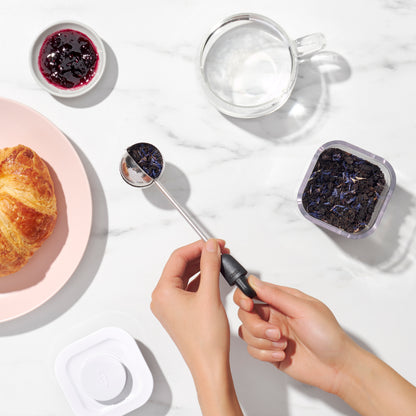 ช้อนกลมสำหรับต้มชา | OXO GG Twisting Tea Ball