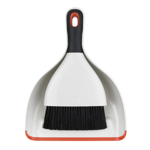 แปรงกวาดเศษผง พร้อมที่โกย ขนาดใหญ่ l OXO GG Dustpan and Brush Set