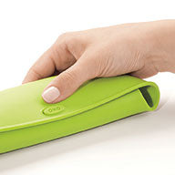 ผ้ากันเปื้อนเด็ก สีเขียว | OXO Tot Roll-Up Bib Green