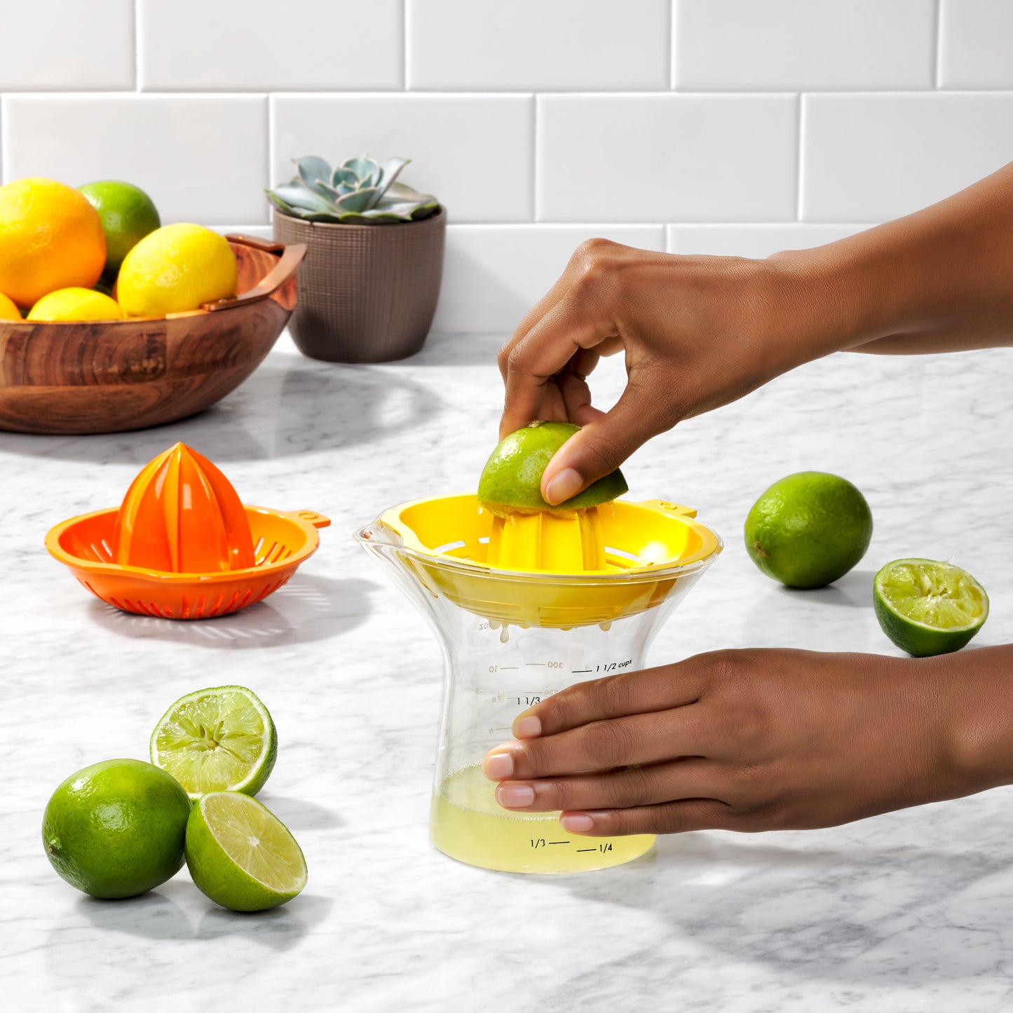 ที่คั้นน้ำผลไม้ คันน้ำส้ม คั้นน้ำมะนาว ขนาดใหญ่ 2-in-1 l OXO GG 2-in-1 Citrus Juicer