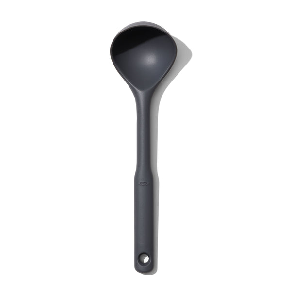 ช้อนซุปซิลิโคน l OXO GG Small Silicone Ladle Peppercorn