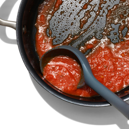 ช้อนซุปซิลิโคน รุ่นเฟล็กซิเบิล l OXO GG Small Silicone Ladle Peppercorn