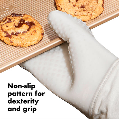 ถุงมือซิลิโคนกันร้อน สีขาว 1 ชิ้น  l OXO GG Silicone Oven Mitt Oat